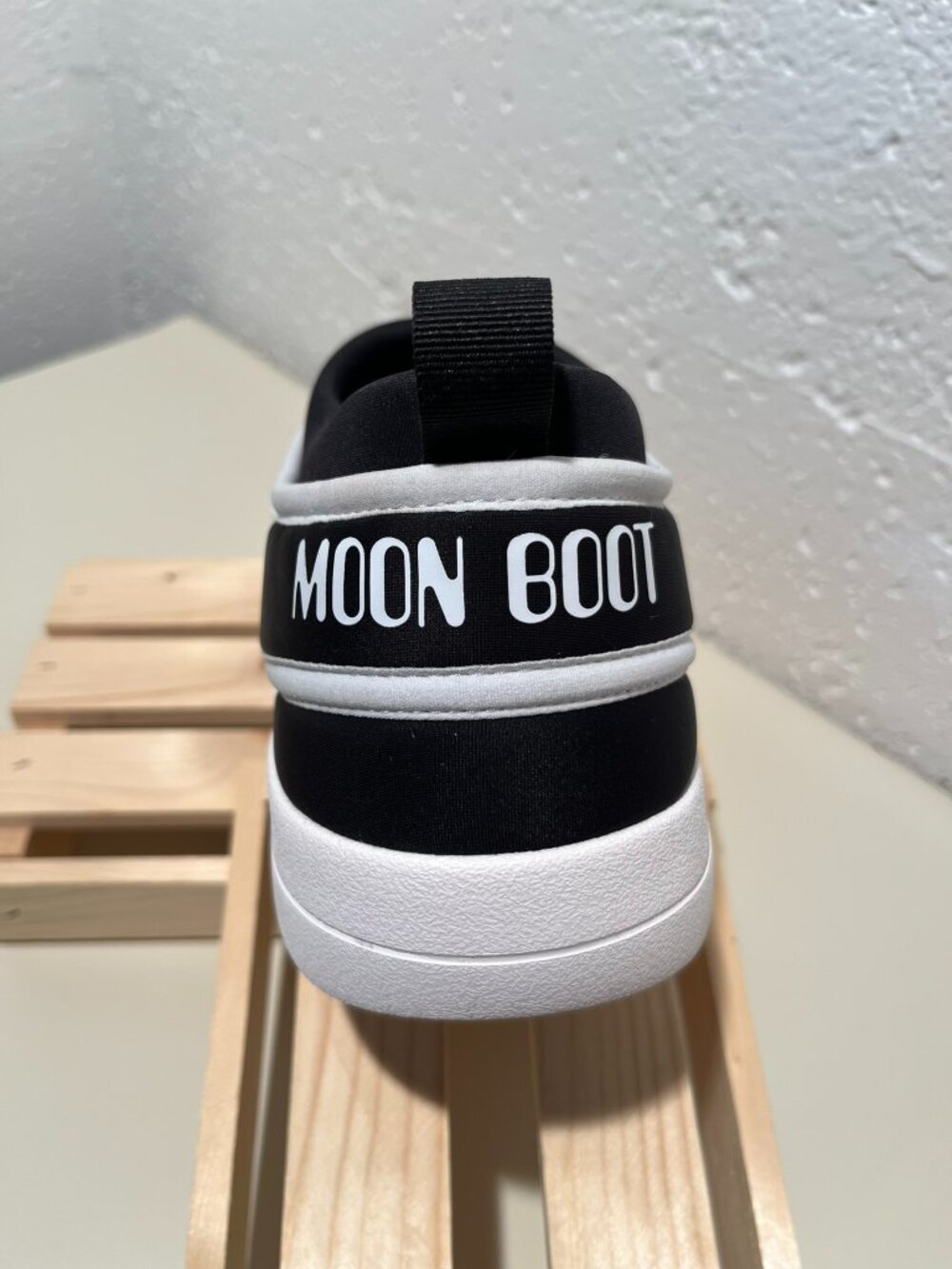 Moon Boot Unisex Park Icon Ambidextrous Slip-On Shoes - Picture 12 of 15
